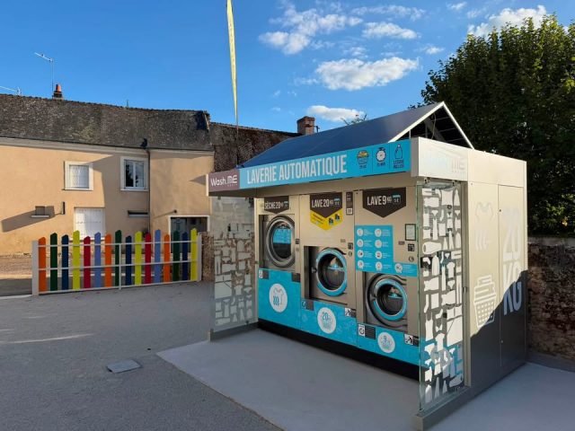 C’est la rentrée ! 💼🧺
Vous êtes nombreux à avoir mis de côté vos couettes et autres linges gros volumes en attendant l’ouverture !
Cette fois ça y est, nous venons d’enlever les barrières, la laverie automatique gros volumes libre service 24h/24 est opérationnelle 👍🏼 au 7 place de l’Église (anciennement Chez Pedro)
En attendant de découvrir les autres services qui seront proposés très bientôt à la Boussole 🧭, venez laver votre linge 🧺 quand vous voulez à Aubigné-Racan 😉