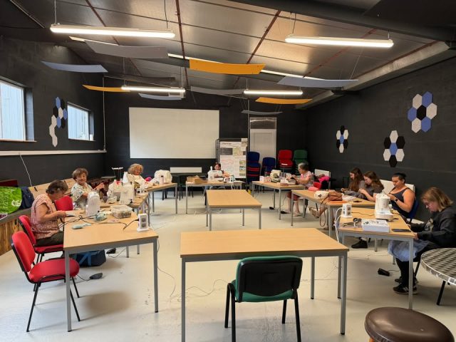 Activités COUTURE aux ateliers de demain : chaque 1er et 4è samedi du mois de 9h à 12h. Échange-entraide et partage à partir de 16 ans. Contactez Natacha 06.13.04.33.80
Mieux vivre ensemble à Aubigné-Racan Natacha Richard  Liliane Jousse